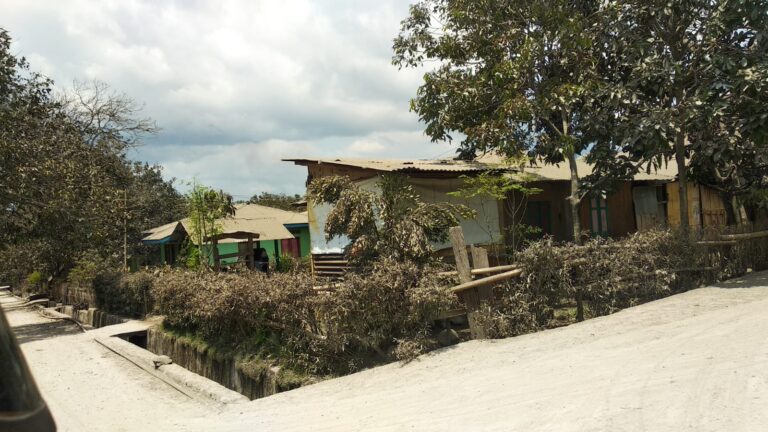 Rumah Terdampak Erupsi Lewotobi